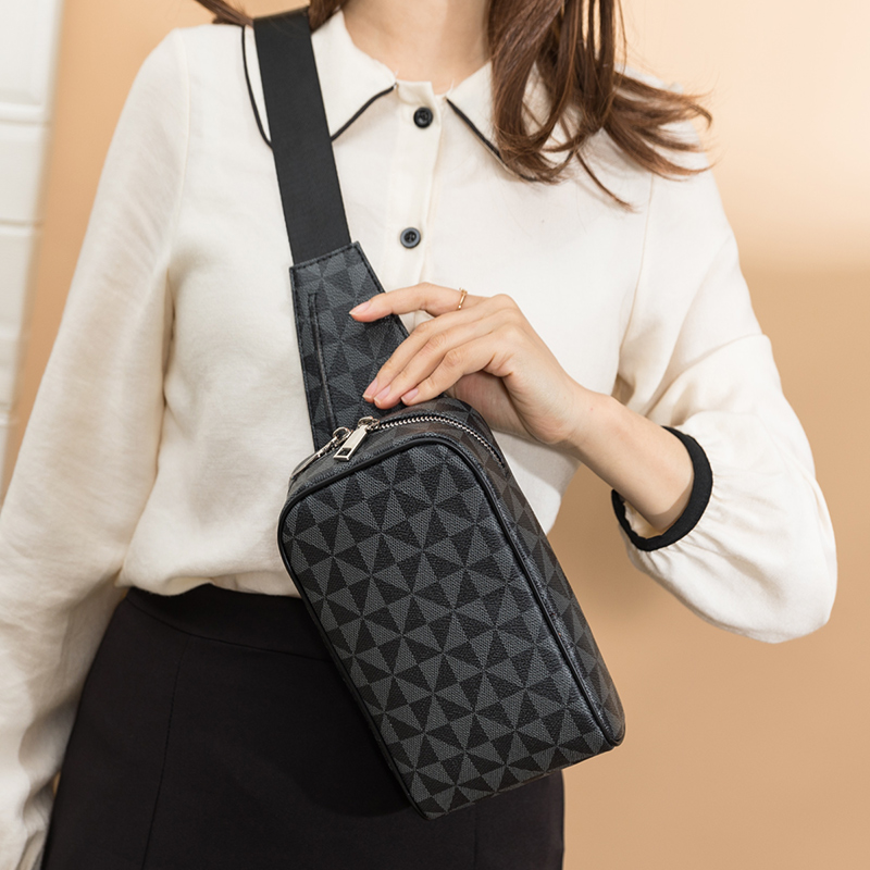 Erkekler için lüks moda göğüs  - Luxury Bags Sling incelemesi ve fiyatı