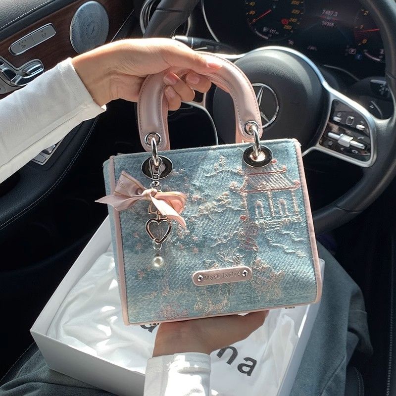 Yüksek Değerli Hafif Lüks Kont - Luxury Bags Level incelemesi ve fiyatı